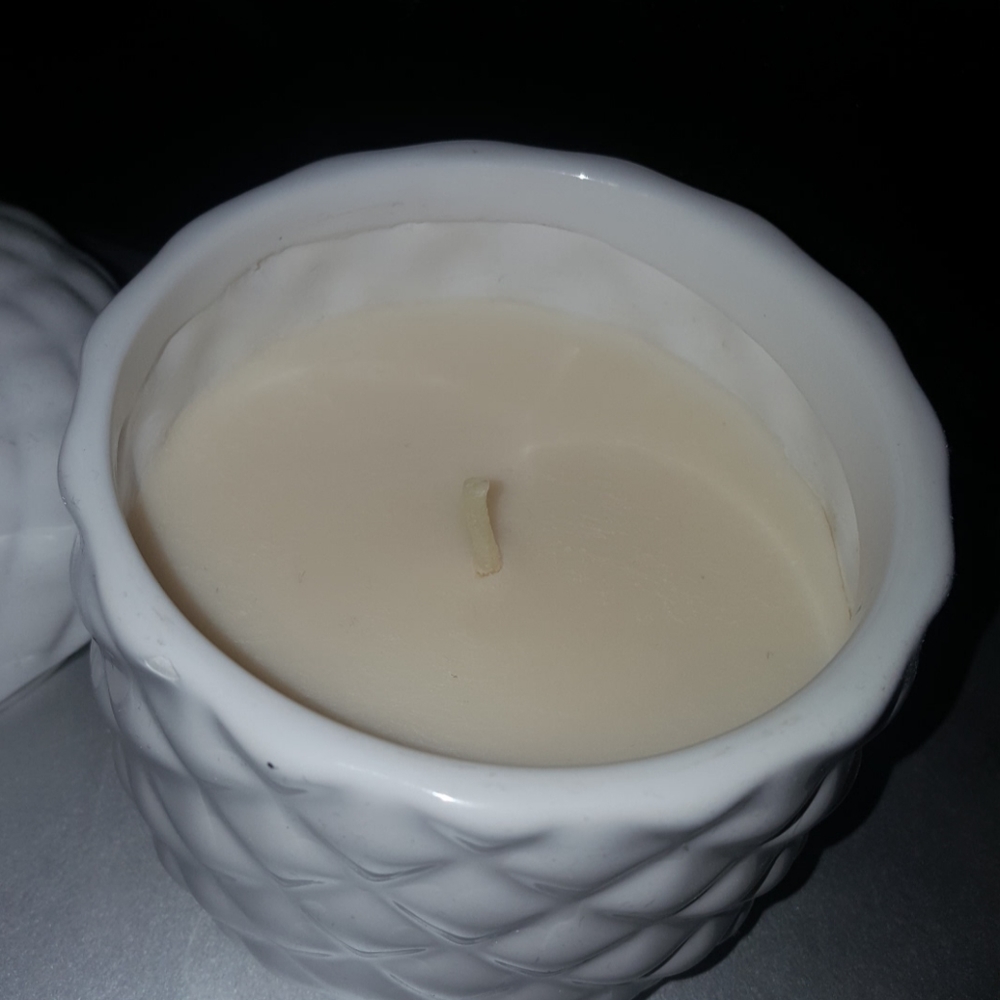 Pineapple candle - Picture 3 of 3